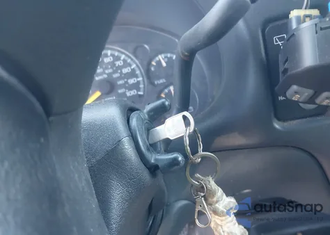 2000 Chevrolet Blazer Ls z USA, uszkodzony, nr VIN 1GNDT13W2Y2323228